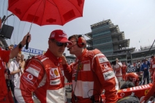 M.Schumacheris „Ferrari“ komandą vaišino pica