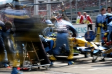 “Renault” prašys FIA leisti naudoti masės amortizatorius