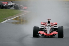 „Mercedes“ neskubės įsigyti „McLaren“
