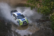 <span style="background:#000000; color:white; padding: 0 2px">WRC</span> Fantastiškas M.Gronholmo startas