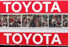 „Toyota“ išbandė neįprastą priekinį sparną