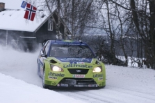 <span style="background:#000000; color:white; padding: 0 2px">WRC</span> Norvegijos ralyje pirmauja M. Hirvonenas