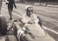 J. Surtees: „F-1“ reikia jaunų pilotų