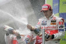 F. Alonso nerimą kelia „Ferrari“, o ne L. Hamiltonas