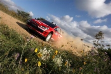 <span style="background:#000000; color:white; padding: 0 2px">WRC</span> Italijoje pirmauja S. Loebas