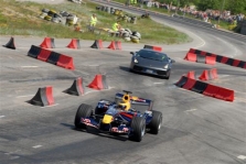 Estijos gatvėse - „Red Bull“ bolidas