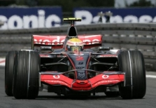 „Mercedes“: „McLaren“ niekuo nenusikalto