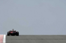 „Ferrari“ pergalę dedikavo „anglų džentelmenui“