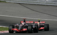 Ispanai kaltina „McLaren“ dėl nelaimėto titulo