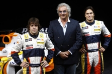 F. Briatore tikisi suvaldyti lenktynininkus