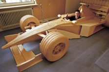 „Formulės-1“ bolidas – iš degtukų