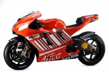 K. Raikkonenui „MotoGP“ bandymų teks palūkėti