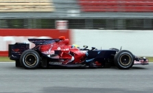 S. Bourdais sudaužė naująjį „Toro Roso“ bolidą