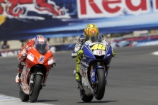 <span style="background:#d5002c; color:white; padding: 0 2px">MotoGP</span> V. Rossi nutraukė C. Stonerio pergalių seriją