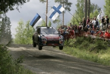 <span style="background:#000000; color:white; padding: 0 2px">WRC</span> S. Loebas – Suomijos ralio lyderis
