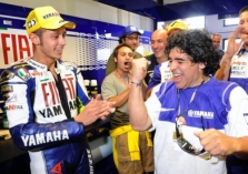 <span style="background:#d5002c; color:white; padding: 0 2px">MotoGP</span> V. Rossi nugalėjo po C. Stonerio griūties