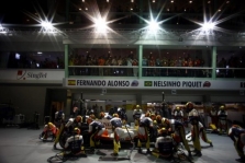 „Renault“ pilotai sutiko su honorarų sumažinimu