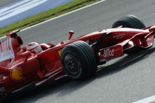 „Ferrari“ vėluoja kurdama KERS