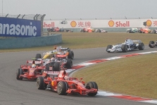 „Ferrari“ nesiruošia keisti pilotų
