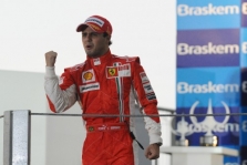 „McLaren“ giria F. Massą