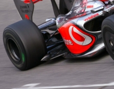 „McLaren“ nustebino nauju bolido dugnu