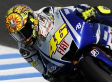 <span style="background:#d5002c; color:white; padding: 0 2px">MotoGP</span> Pirmoji šiemet V. Rossi pergalė