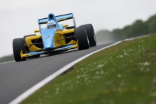 F-2. Bandymuose Silverstone greičiausias – H. Surteesas