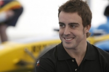 Laukiama F. Alonso patvirtinimo „Ferrari“ komandoje