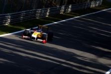 Piktinamasi lengvu „Renault“ išsisukimu