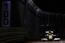 R. Barrichello koją pakišo nemalonumai boksuose