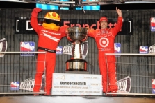 <span style="background:#3f3f3f; color:white; padding: 0 2px">IndyCar</span> D. Franchitti antrą kartą tapo čempionu