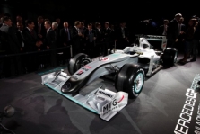 Oficialiai pristatyta „Mercedes“ komanda (dar papildyta)
