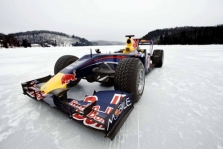 S. Buemi F-1 bolidą išbandė ant ledo