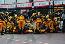„Mercedes“ ir „Renault“ – piniginės baudos