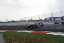 „Red Bull“ nebekaltina M. Webberio
