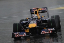 „Red Bull“ prisibijo „Ferrari“ pilotų