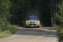 <span style="background:#000000; color:white; padding: 0 2px">WRC</span> Suomijoje pirmauja J.-M. Latvala