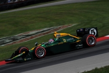 <span style="background:#3f3f3f; color:white; padding: 0 2px">IndyCar</span> 2011-ais – du „Lotus“ bolidai