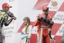 <span style="background:#d5002c; color:white; padding: 0 2px">MotoGP</span> Antra iš eilės C. Stonerio pergalė
