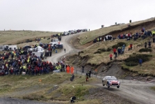 <span style="background:#000000; color:white; padding: 0 2px">WRC</span> S. Loebas pirmauja Velse