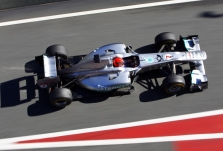 „Mercedes“ nuo lyderių atsilieka sekunde