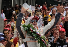 <span style="background:#3f3f3f; color:white; padding: 0 2px">IndyCar</span> Indianapolyje - neįtikėtina lenktynių pabaiga