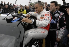 L. Hamiltonas išbandė NASCAR techniką