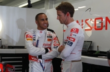 „McLaren“ rūpesčių kelia kietesnės padangos