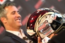 <span style="background:#3f3f3f; color:white; padding: 0 2px">IndyCar</span> R. Bernardas traukiasi iš „IndyCar“ vadovo posto
