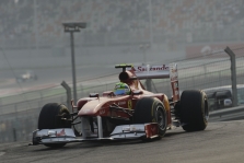 "Ferrari" tirs F. Massos priekinį sparną