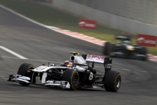 P. Maldonado lenktyniavo apgadintu bolidu