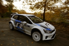 <span style="background:#000000; color:white; padding: 0 2px">WRC</span> VW pradėjo „Polo R WRC“ bandymus
