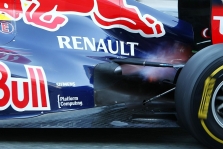„Red Bull“ bolide – vėl gudrus išmetimas?
