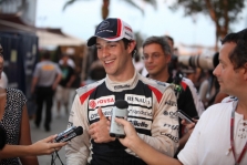 B. Senna optimistiškai žvelgia į ateitį